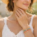 découvrez quels bijoux porter en été pour sublimer votre style tout en restant élégante et confortable quand il fait chaud.