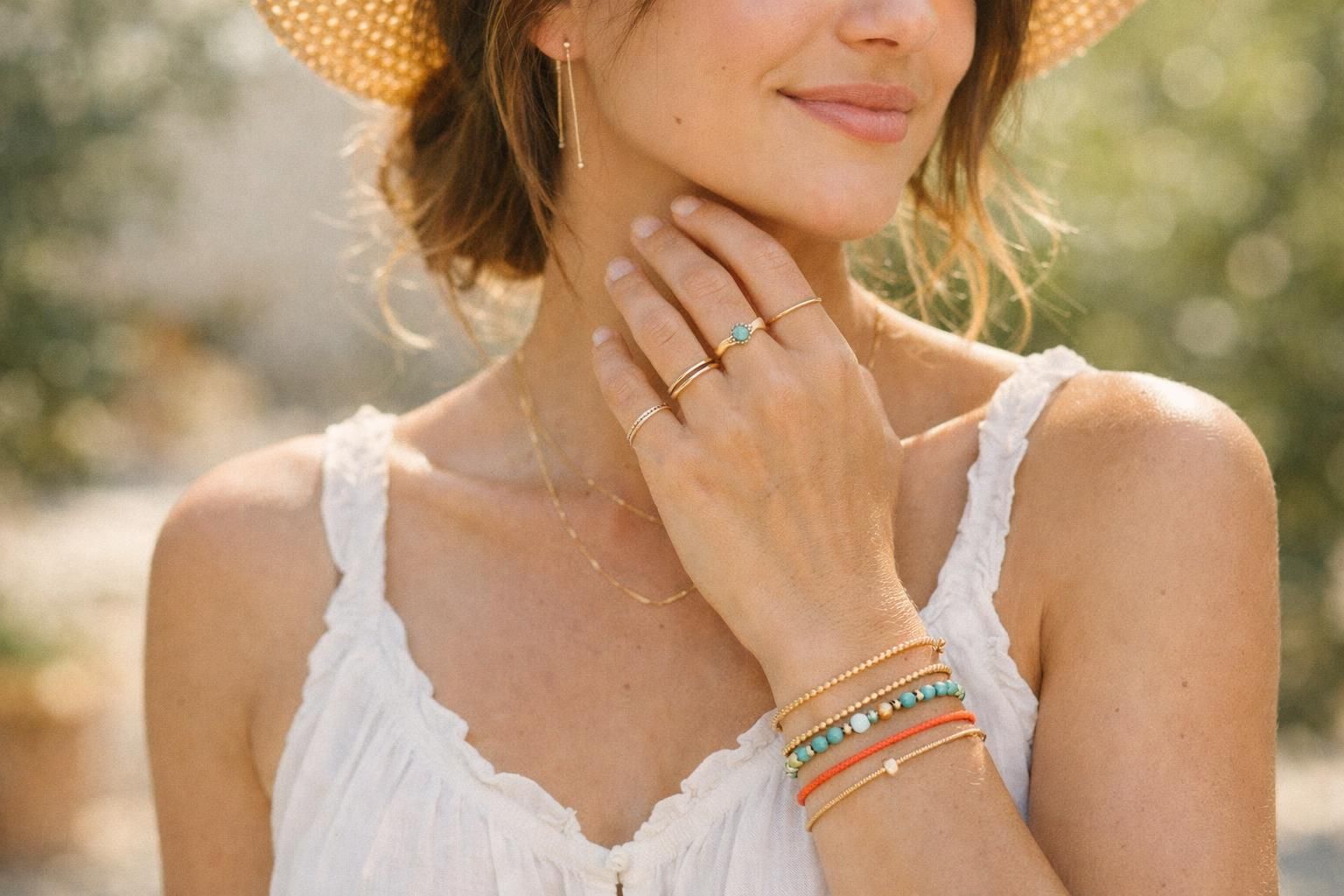 découvrez quels bijoux porter en été pour sublimer votre style tout en restant élégante et confortable quand il fait chaud.
