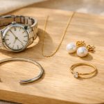 découvrez les bijoux indispensables à posséder absolument et apprenez à choisir les pièces parfaites pour sublimer votre style au quotidien.